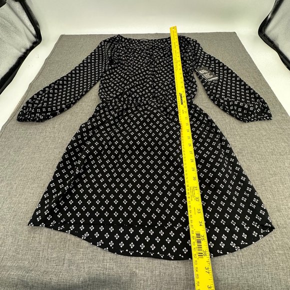 Brand New! Express Dress Black & White Small Neckline Tie Elastic Waist Balloon - Picture 6 of 15